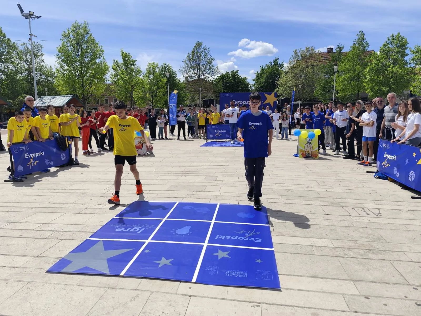 FOTO: Učenici kroz “Igre bez granica” obilježili Dan Evrope na Trgu slobode