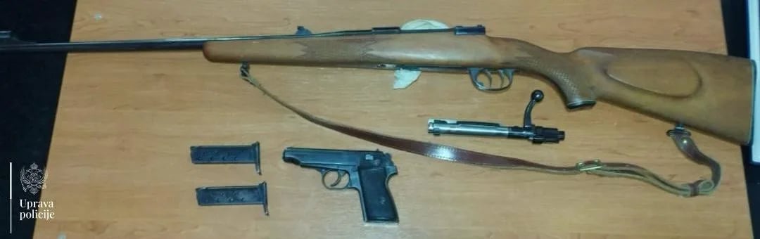 UP: Uhapšena jedna osoba, oduzeti puška i pištolj, pronađen metadon