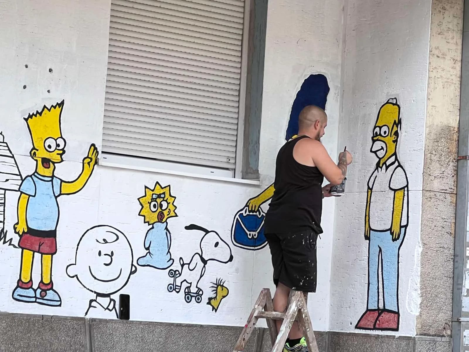 (FOTO) Obnavlja se mural Simpsonovih