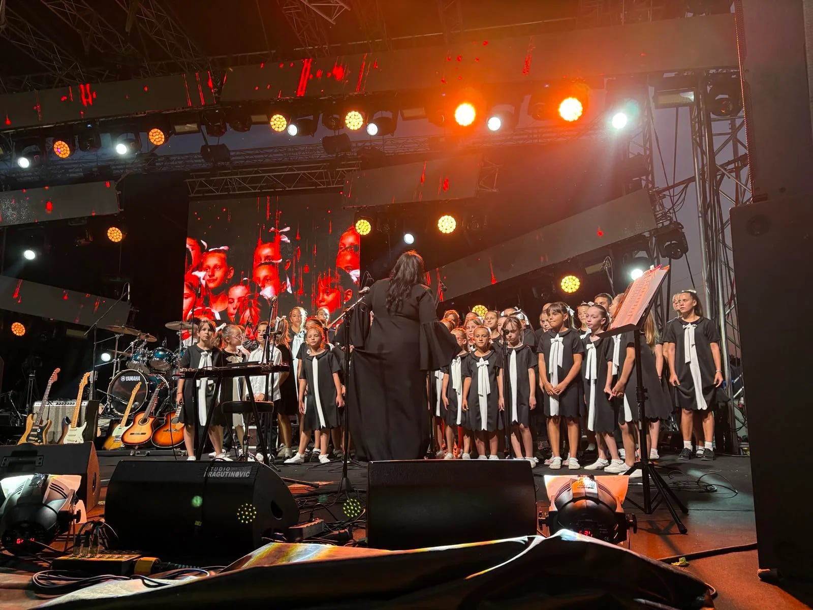 Koncert dječijeg hora JU "Zahumlje" u Nikšićkom pozorištu