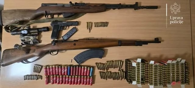 Policija u Plužinama oduzela dvije puške, pištolj i preko 370 komada municije