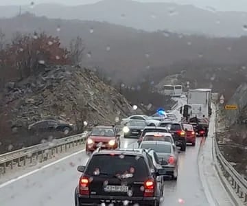 Jedna osoba stradala u saobraćajnoj nesreći na Grahovu