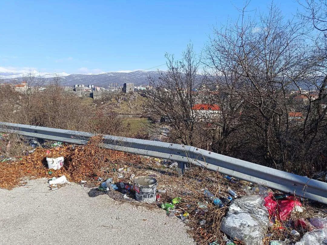 ČITAOCI ŠALJU: Otpad uz magistralni put Nikšić–Žabljak