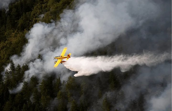 MUP: Jedan avion za gašenje požara leti, od juna bi trebalo još dva