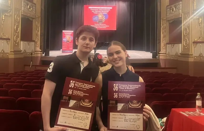 Emilija Pejaković i Miloš Burić osvojili prvu nagradu na takmičenju mladih muzičara u Italiji