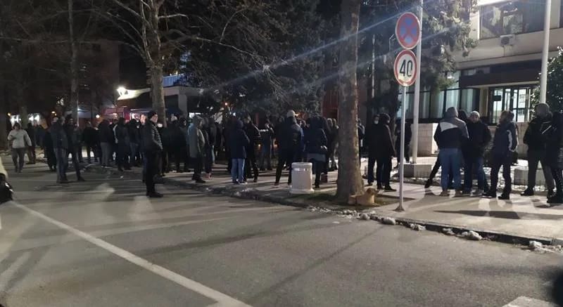 Građani i večeras nakratko blokirali saobraćaj