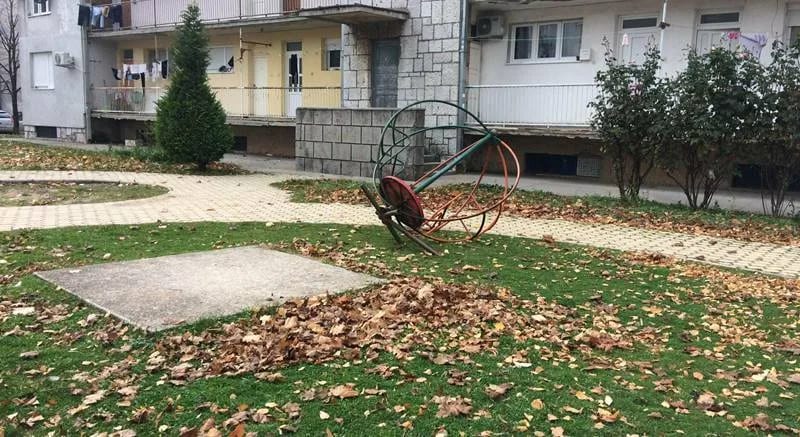 FOTO: Neuređena dječja igrališta u Nikšiću