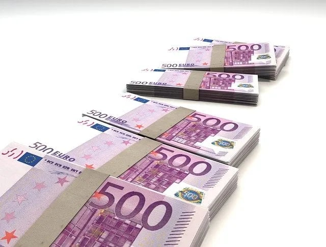 Iz Crne Gore se odlilo 279 miliona eura
