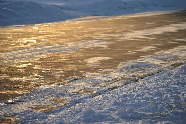 Oprez na sjeveru zbog snijega i poledice