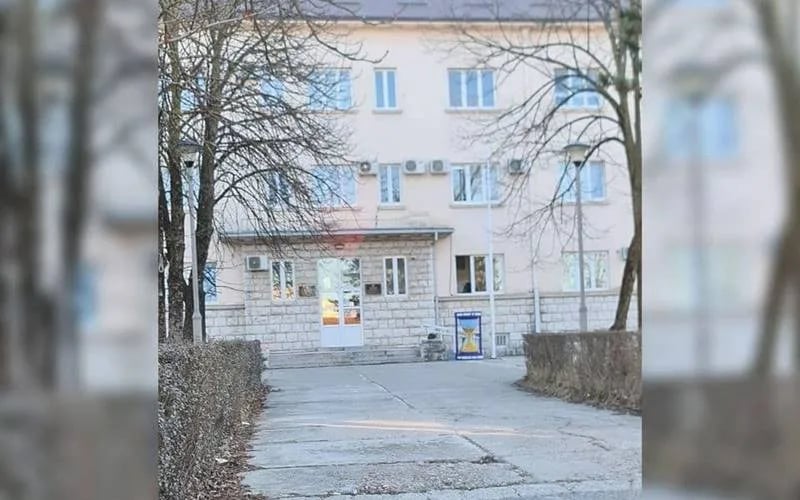 Zgrada CB Nikšić danima bez crnogorske zastave, građani spremni da im je poklone