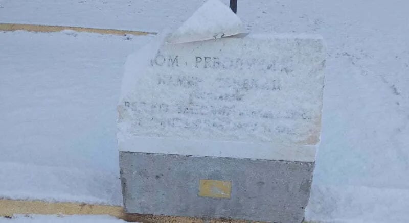 Razbijen kamen temeljac Doma revolucije