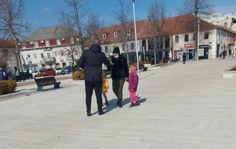 "Pokloni cvijet": Obradovali oko 300 dama