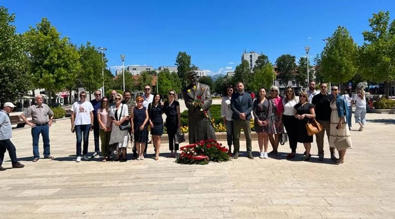 Delegacija DPS Nikšić položila vijence na spomenik Ljuba Čupića i Spomenik palim borcima