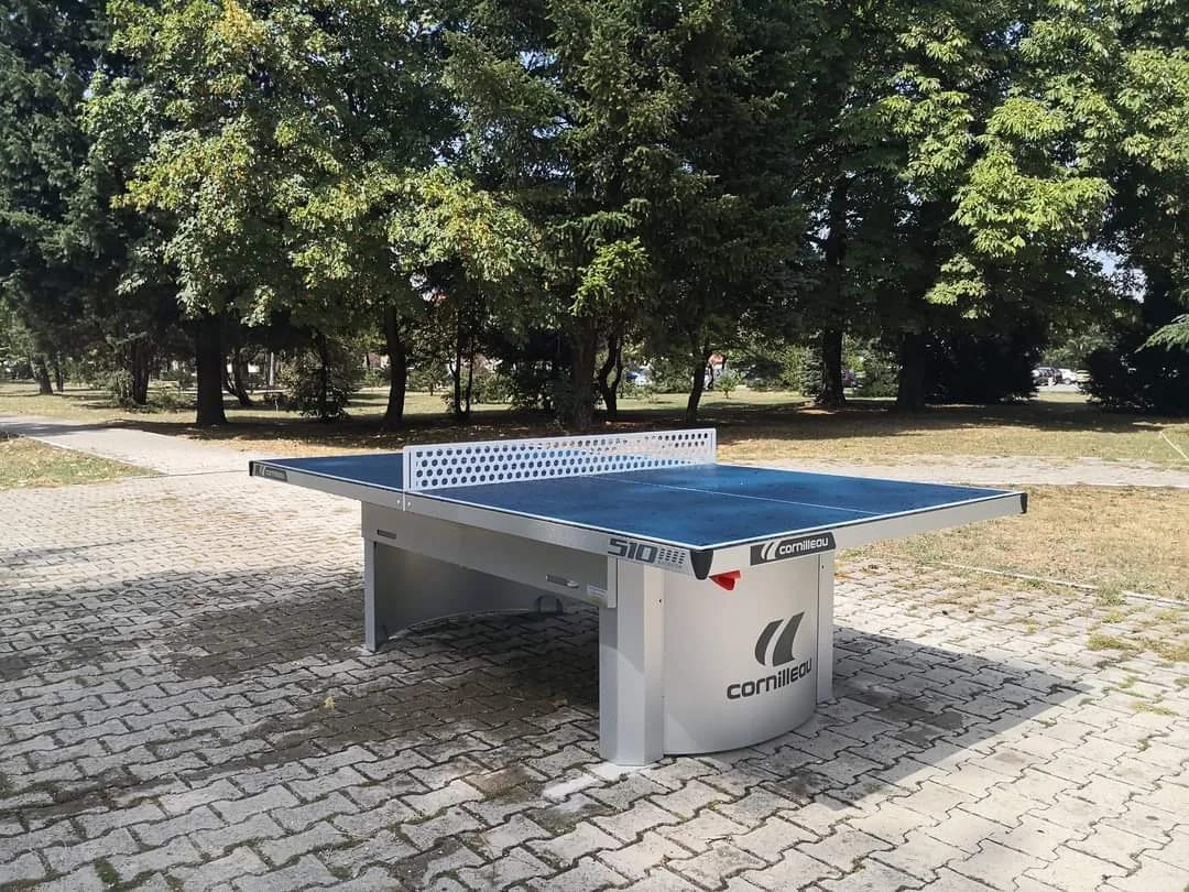 Stolovi za stoni tenis postavljeni na četiri lokacije u gradu