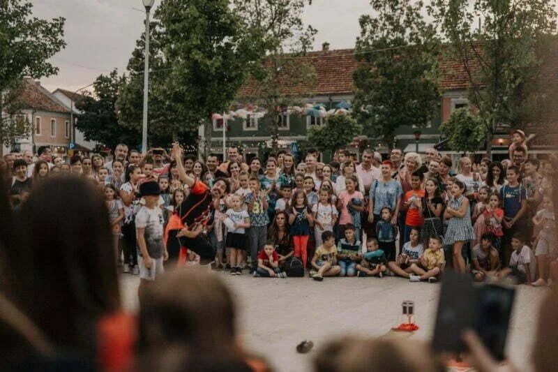Radojičić: Bez Festivala uličnih svirača, Mijušković: Niko od organizatora nije mi se obraćao