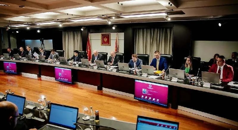Vlada većinom glasova usvojila predlog Temeljnog ugovora
