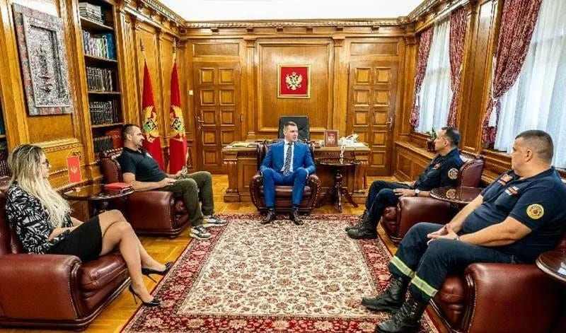 Adžić: Riješiti problem sa platama vatrogasaca