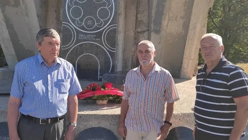 UNBOR i antifašisti Nikšića: Položili cvijeće na spomenik pod Trebjesom
