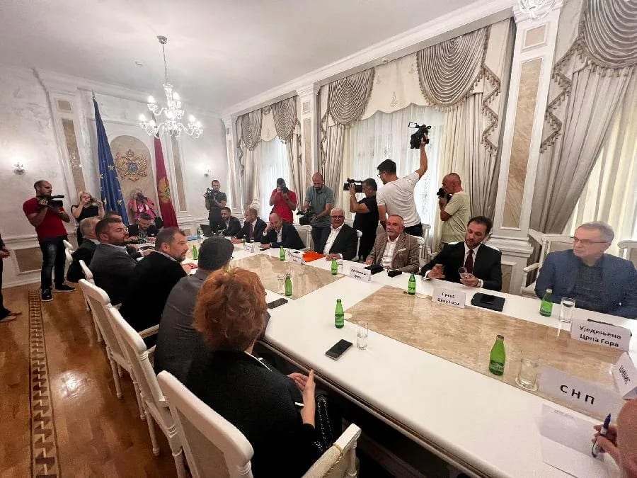 Sastanak stare parlamentarne većine u 13 sati