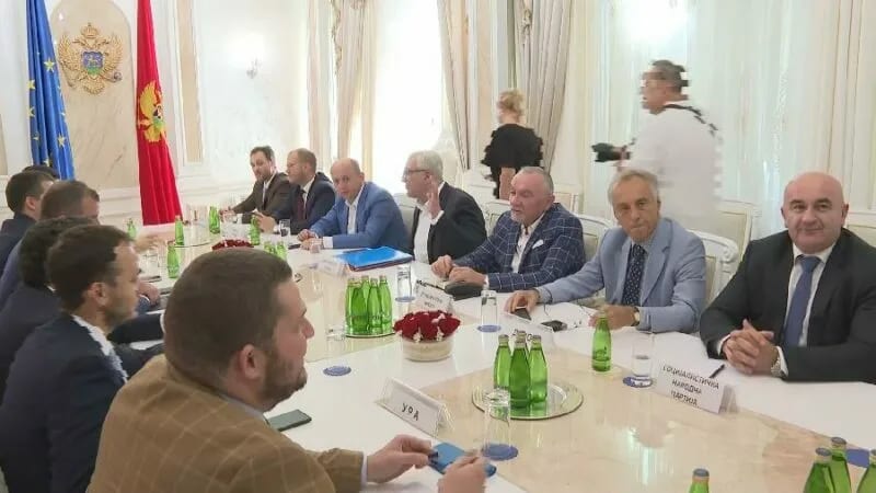 Završen sastanak bez predstavnika koalicije "Crno na bijelo"