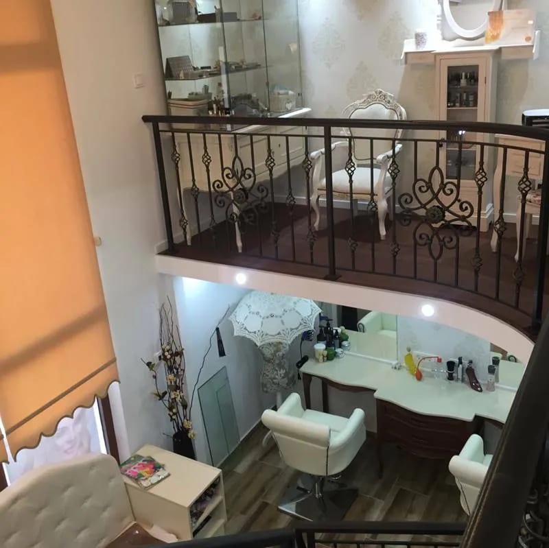 Tromjesečna obuka za Pomoćnika/cu frizera za žene i Frizera/ku za žene