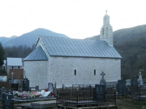 Arheološka istraživanja u Pošćenju: U crkvi pronađeni stećci, novčić, djelovi kostiju...