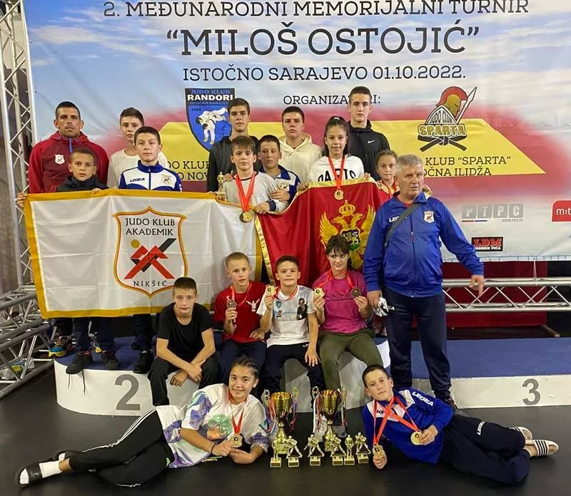 Brojne medalje i dva pehara za Akademik u Sarajevu