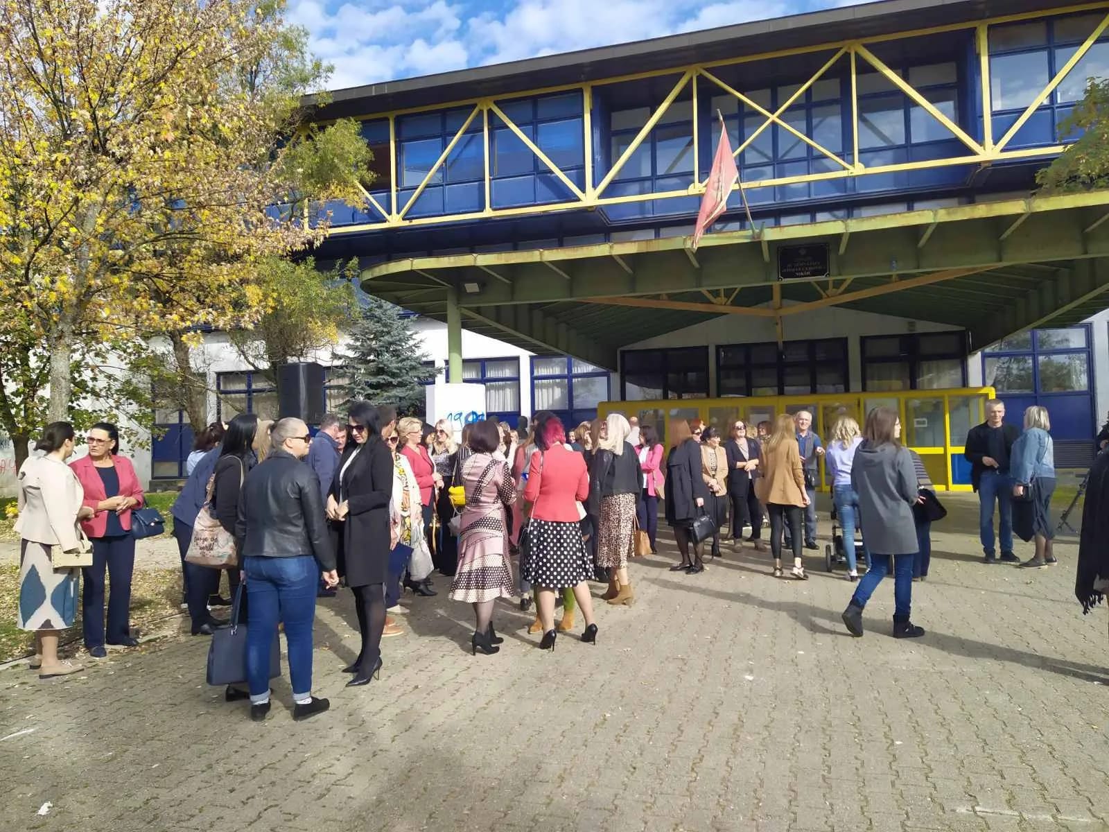 Protest prosvjetnih radnika iz Nikšića: "Na odgovore da nema novca ne pristajemo"