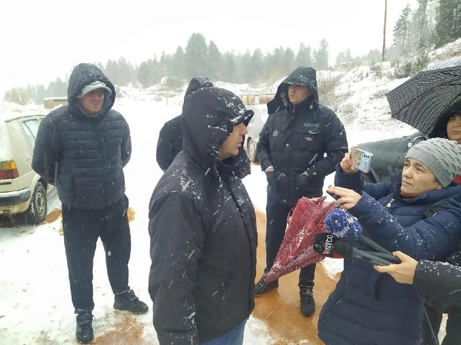 Bivši radnici Rudnika boksita blokirali odvoz rude