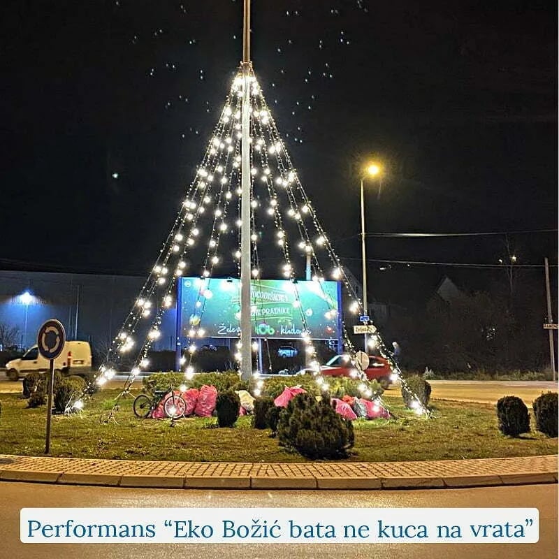 FOTO: Otpad pored novogodišnjih ukrasa kao podsjetnik lokalnoj upravi