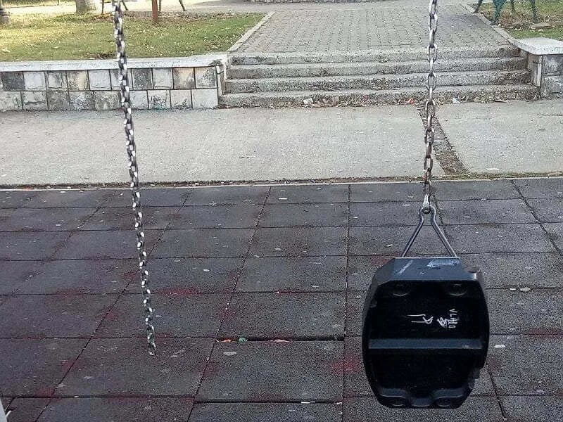 FOTO: Igralište kod Doma revolucije još jednom na meti vandala