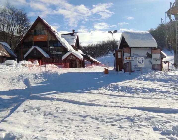 Visina snijega na Vučju oko metar, skijališta otvorena od danas
