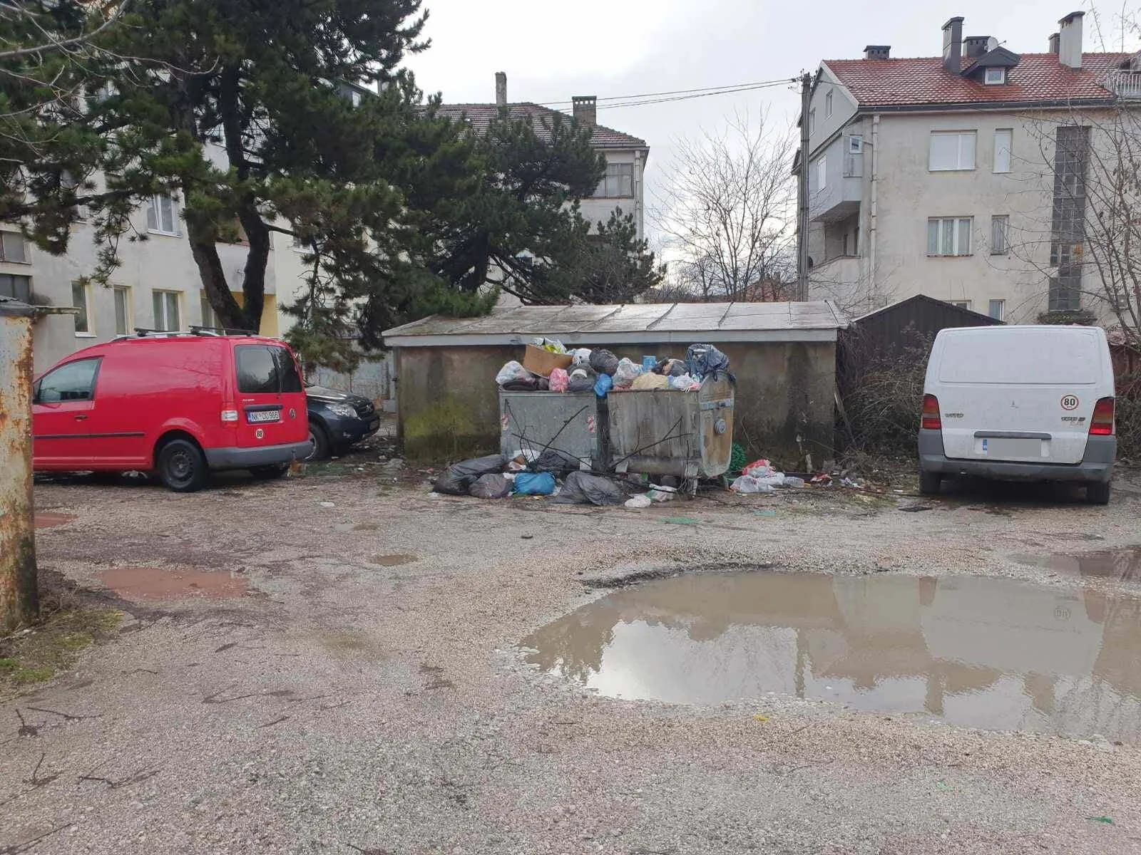 ČITAOCI ŠALJU: Kontejnere ne prazne neko vrijeme