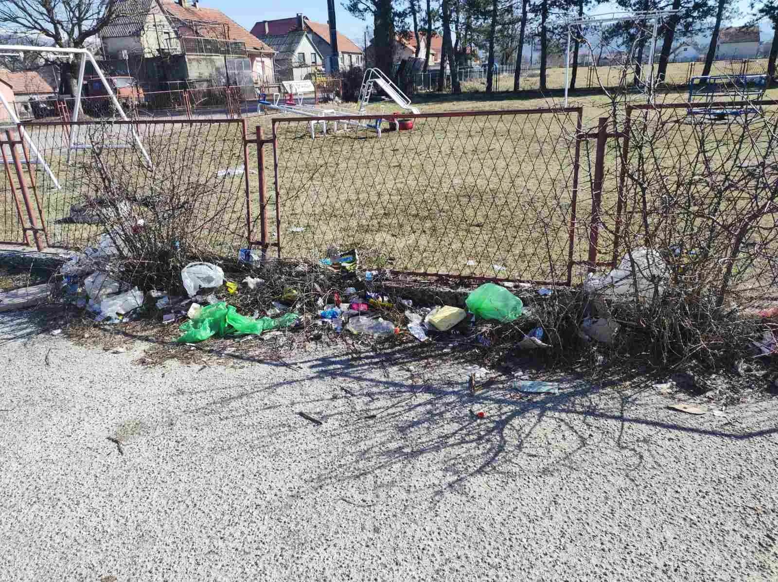 ČITAOCI ŠALJU: "Sramota me je u kakvoj sredini odgajam svoju djecu"