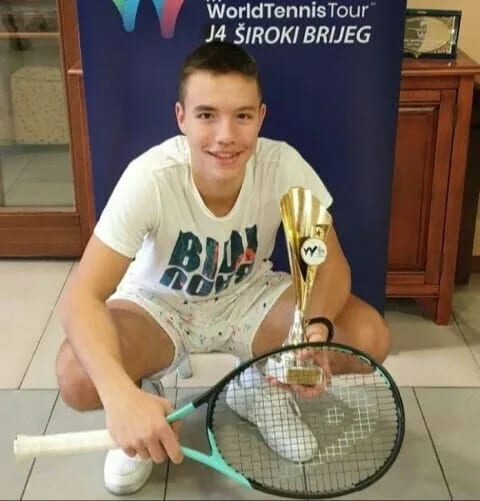 Simon Knežević izgubio na startu turnira na Majorci
