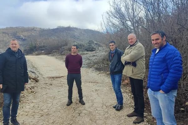 Asfalt ili blokada saobraćajnice Nikšić-Risan