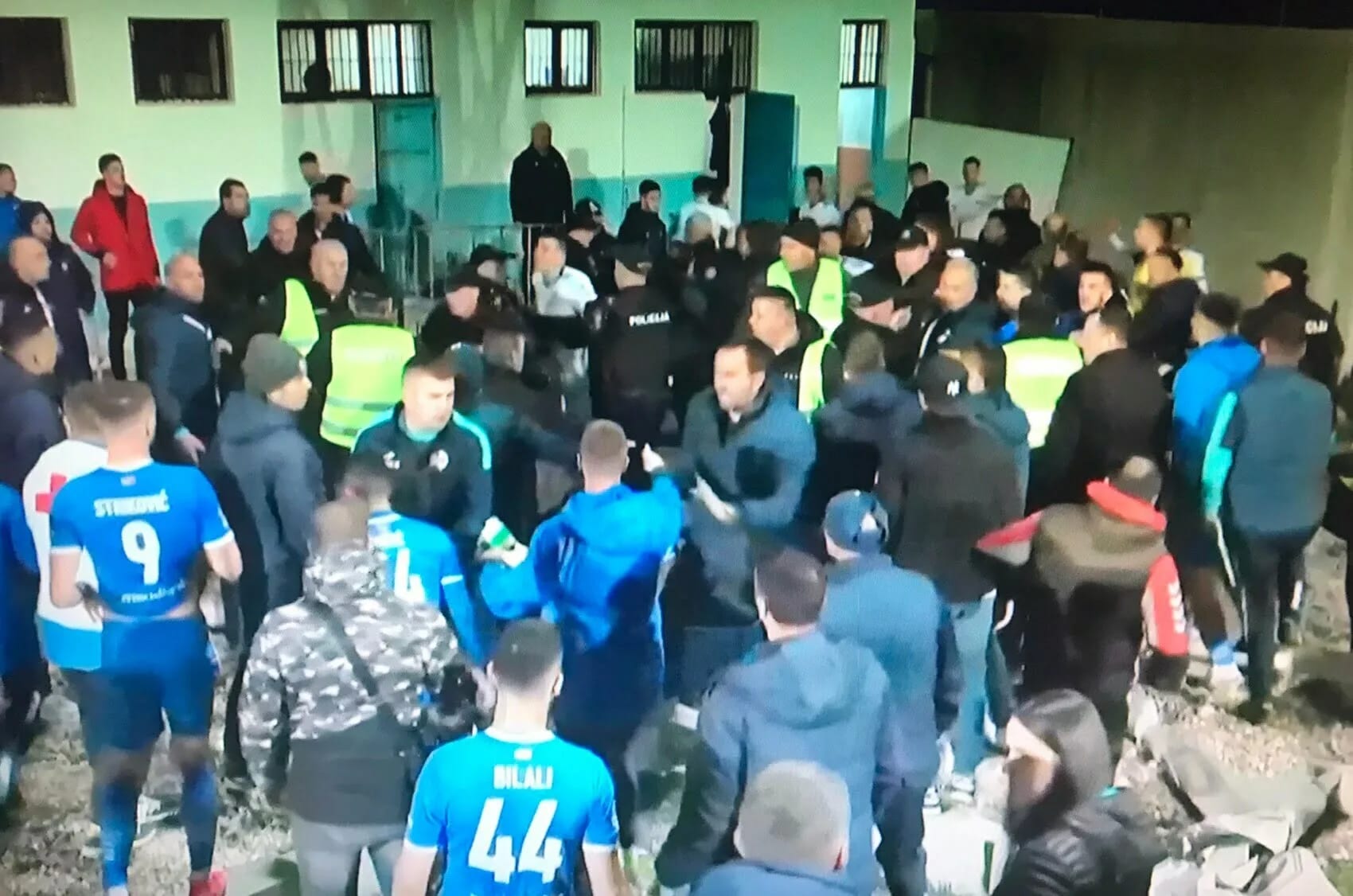 UP: Verbalni i pokušaj fizičkog sukoba igrača i predstavnika Sutjeske i Budućnosti