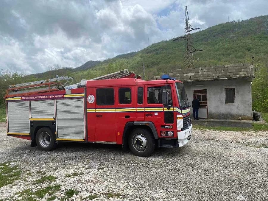 Britanci donirali nikšićkim vatrogascima kamion za gašenje požara