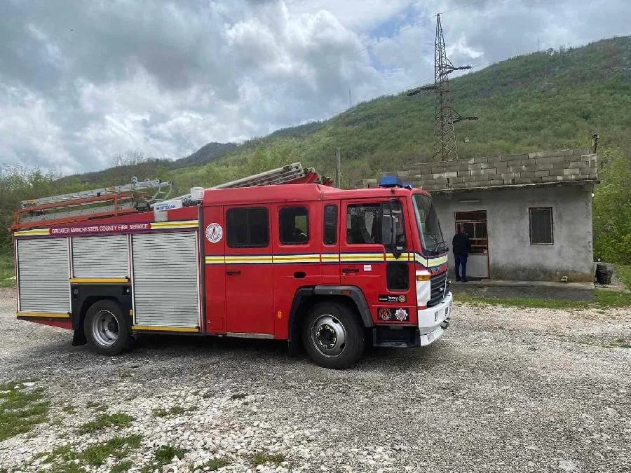 Britanci donirali nikšićkim vatrogascima kamion za gašenje požara