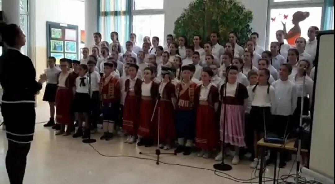 (VIDEO) Učenici OŠ "Jagoš Kontić" za Dan škole izveli pjesmu posvećenu Crnoj Gori