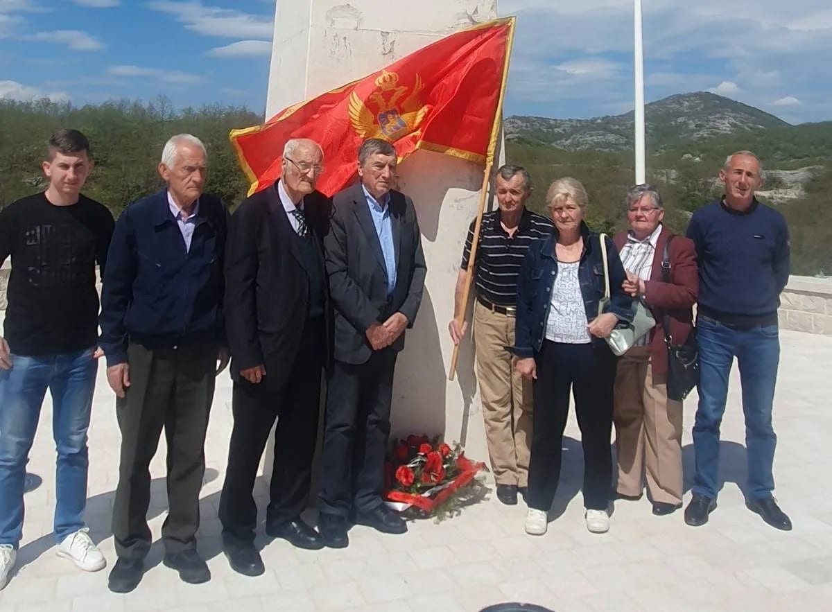 "Podsjećamo se svih onih koji su za slobodu i nezavisnost Crne Gore dali život"