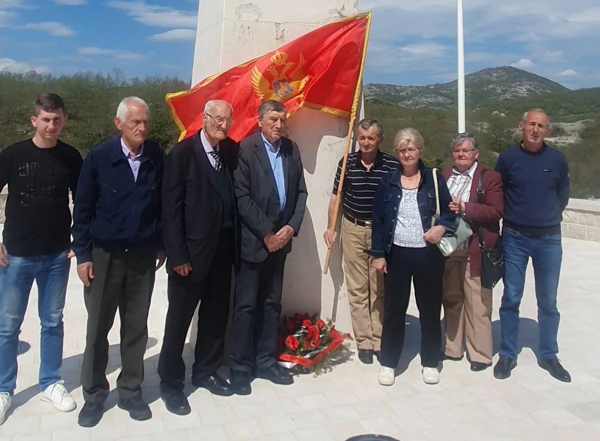 "Podsjećamo se svih onih koji su za slobodu i nezavisnost Crne Gore dali život"