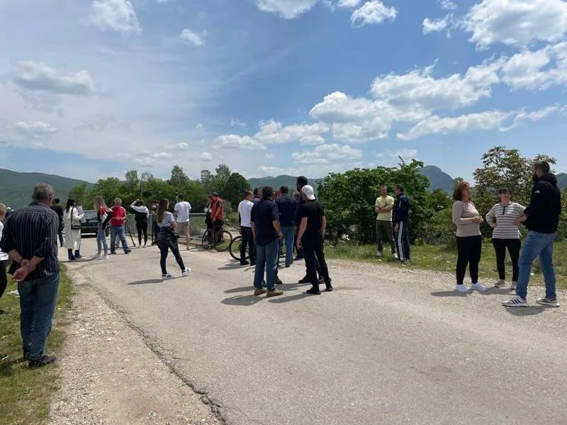 Blokirali put kako bi skrenuli pažnju nadležnima na ekološki problem čitavog grada