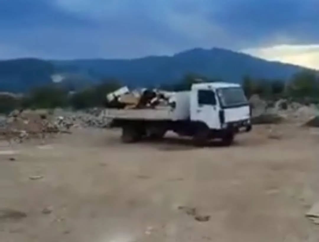 (VIDEO) Nikšićanin spriječio vozača kamiona da istovari otpad kod Gračanice