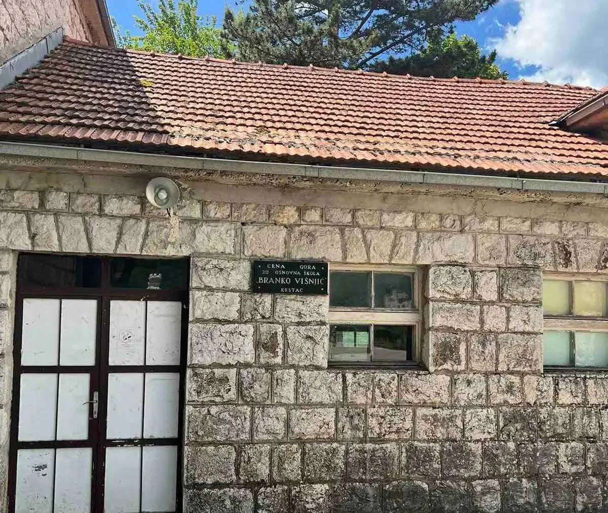 Rekonstrukcija krova OŠ "Branko Višnjić" do početka školske godine