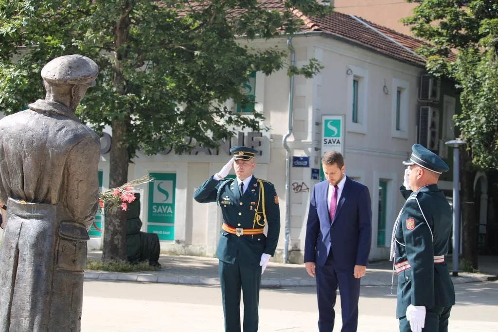 Vuković položio vijenac na spomenik Ljubu Čupiću