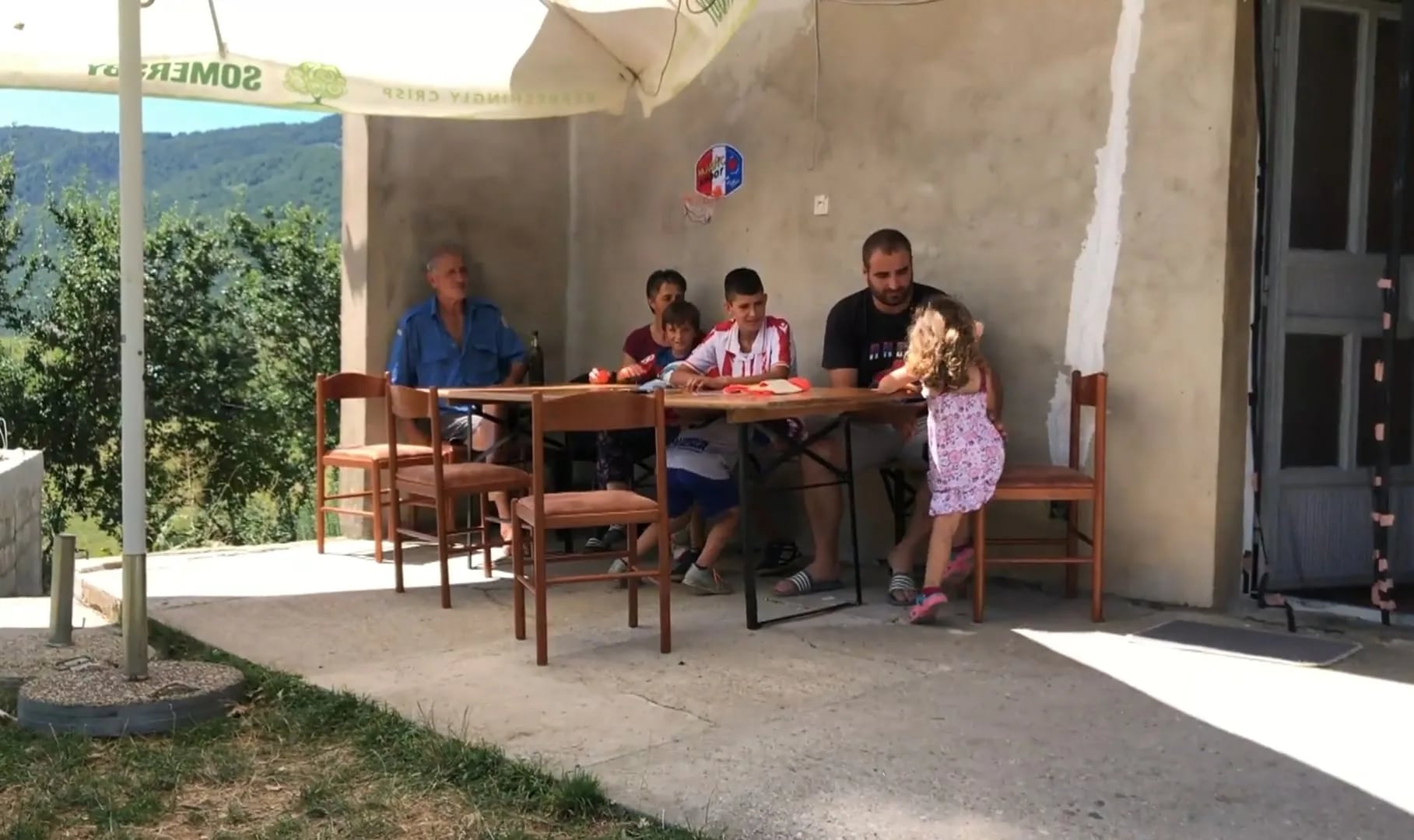 Luburići se vratili na selo: Zašto da idemo kad može lijepo da se živi