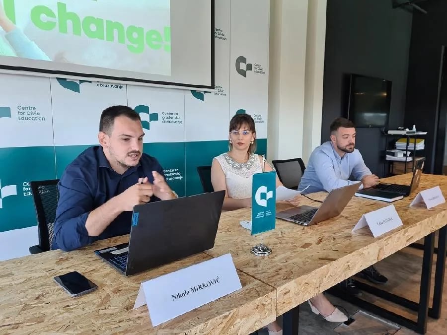 Mladi u CG žive sa roditeljima do 33. godine