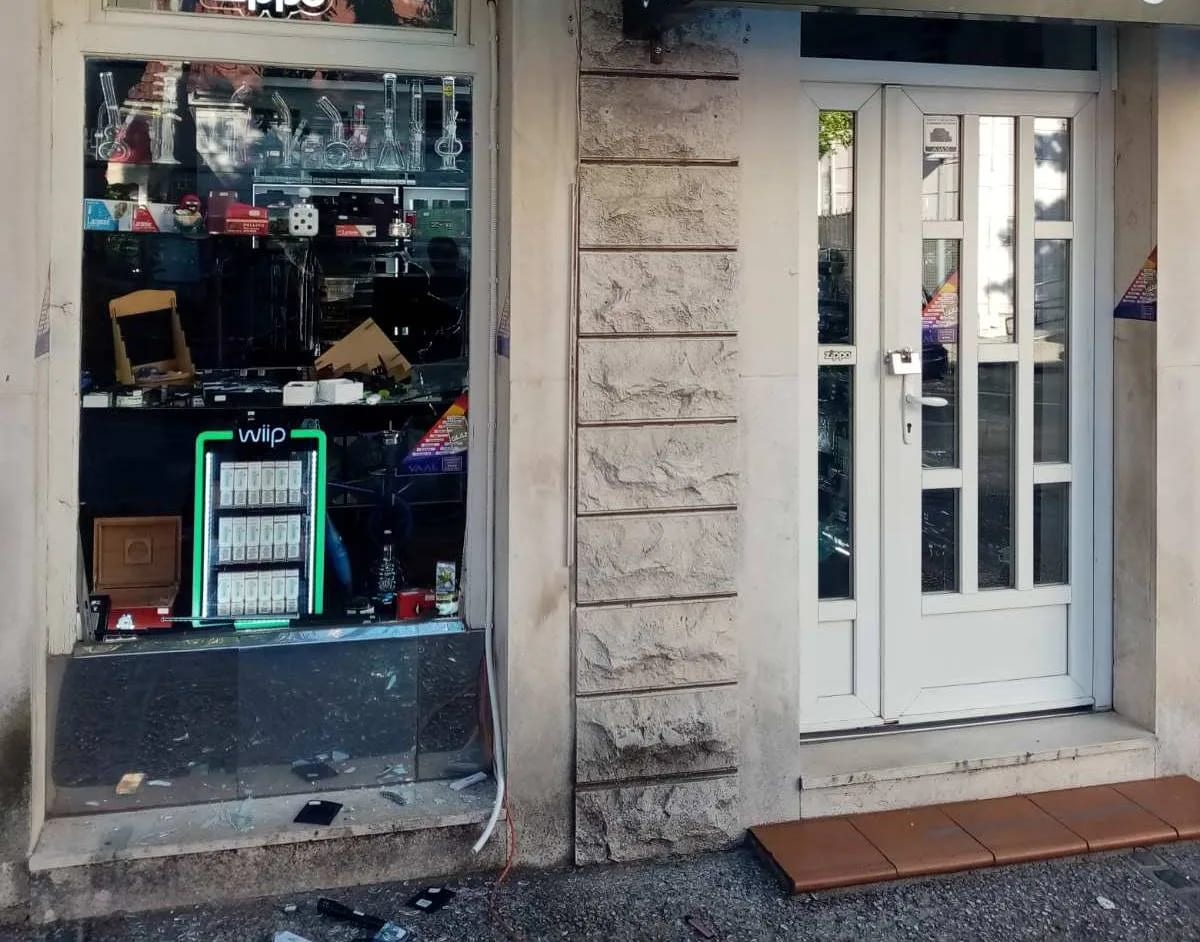 (VIDEO) Provalnik razbio izlog i otuđio robu vrijednu 400 eura