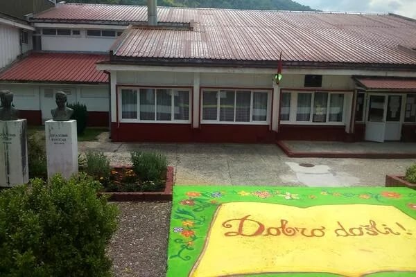 Učenicima prvog razreda u Pivi na poklon školske torbe od Opštine Plužine